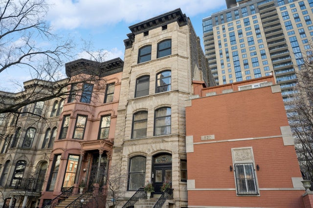 818 North Dearborn Street 1r, Chicago