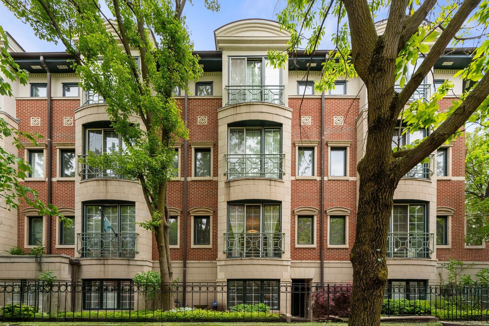 Photo of Listing #12371879