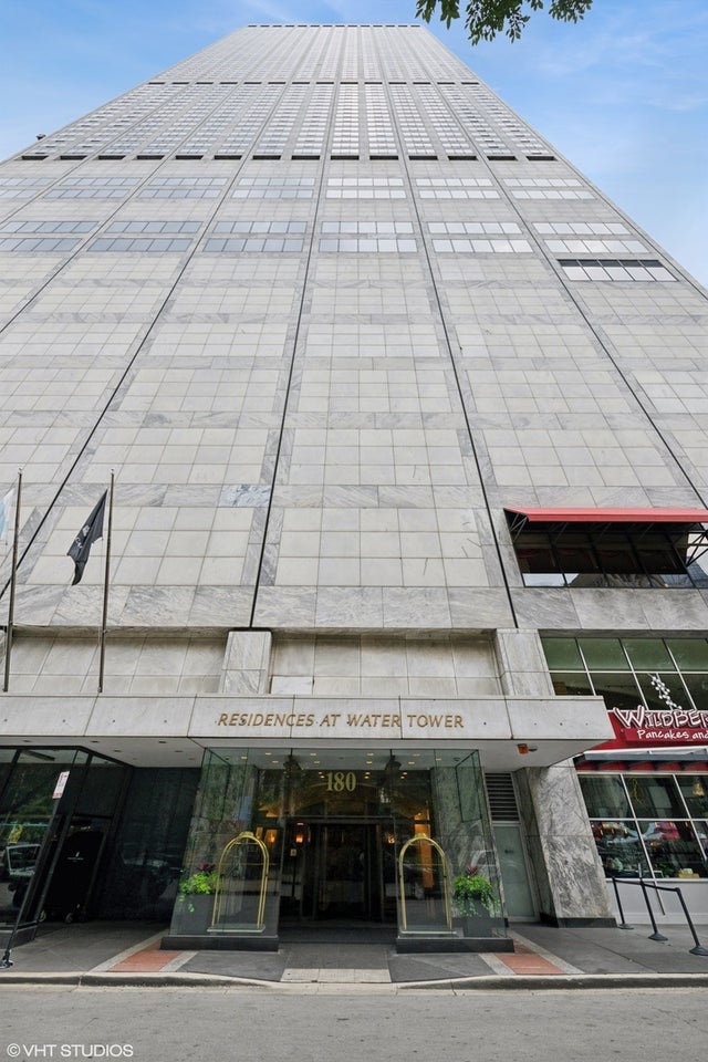 180 East Pearson Street 5201, Chicago