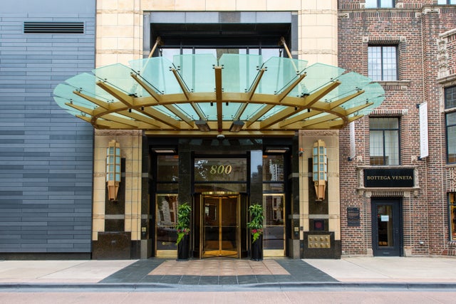 800 North Michigan Avenue 5901, Chicago