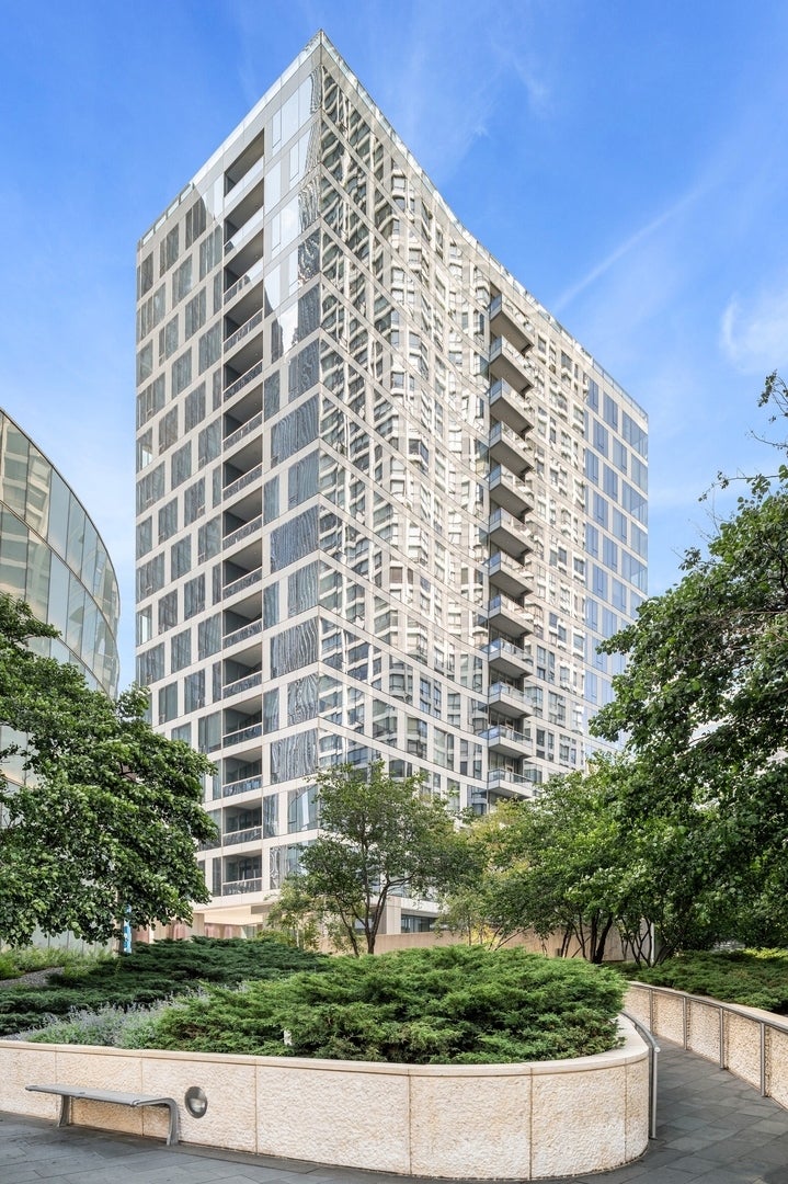 Photo of Listing #12425994