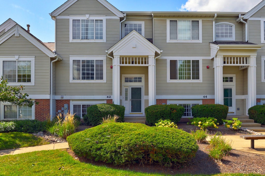 42 Cherbourg Court, Wheeling