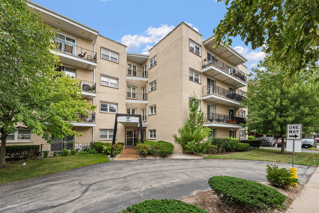 5200 Galitz Street 206, Skokie, 60077