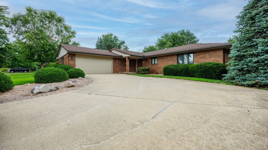 212 Hampton Drive, Bloomington