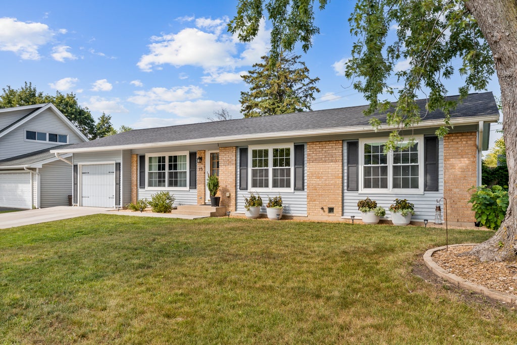15 Lancaster Avenue, Elk Grove Village