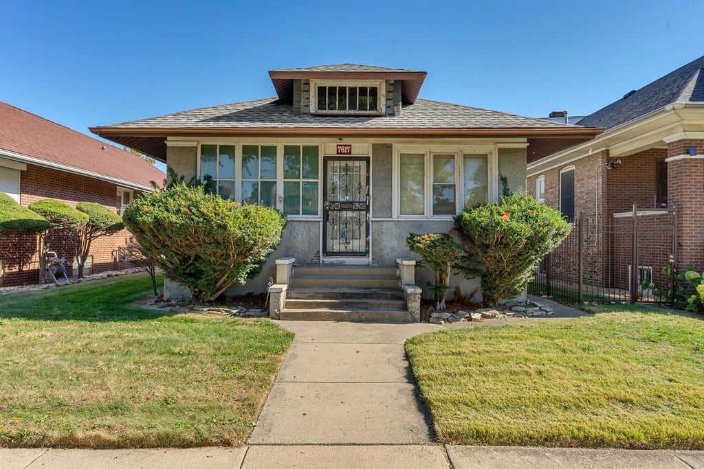 7617 South Crandon Avenue, Chicago