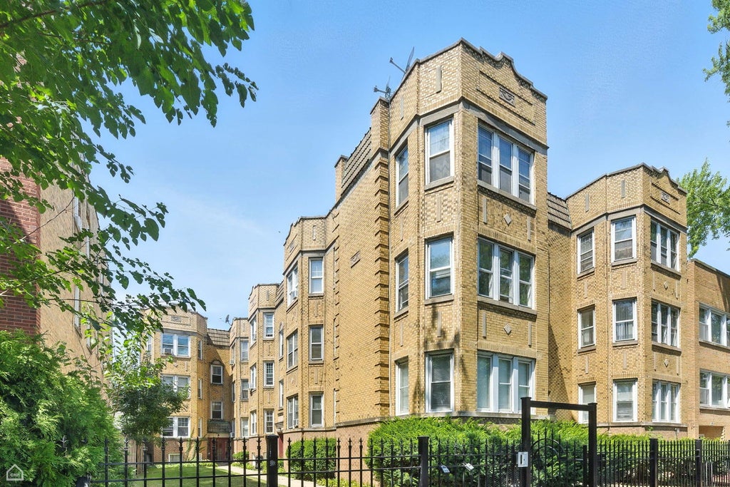 6214 North Mozart Street 3e, Chicago
