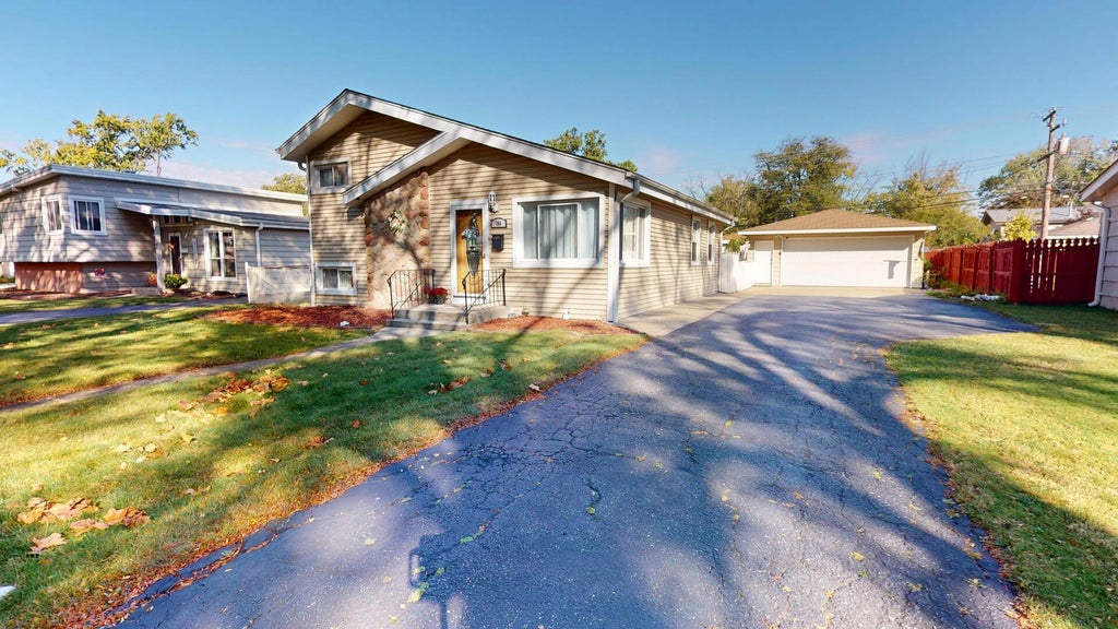 700 West Pleasant Avenue, Villa Park