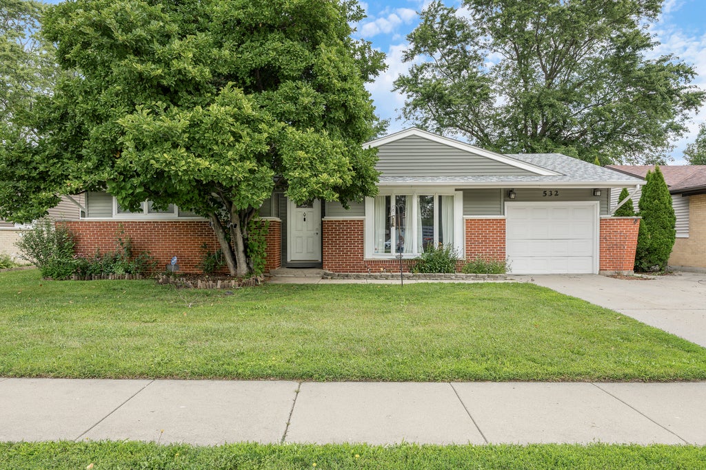 532 Landmeier Road, Elk Grove Village