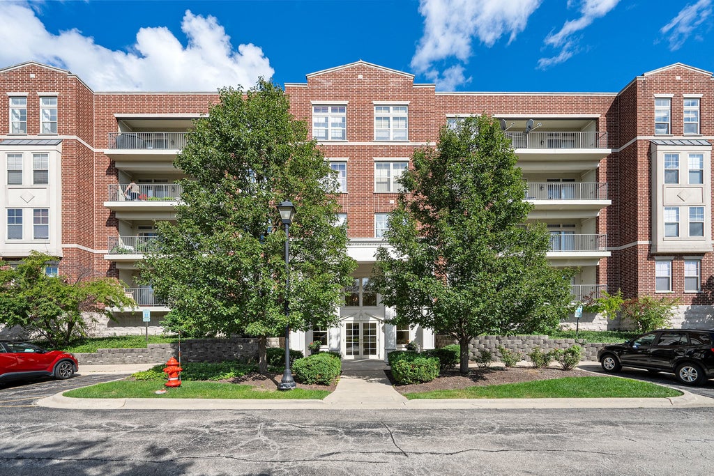 511 Prestwick Lane 402, Wheeling