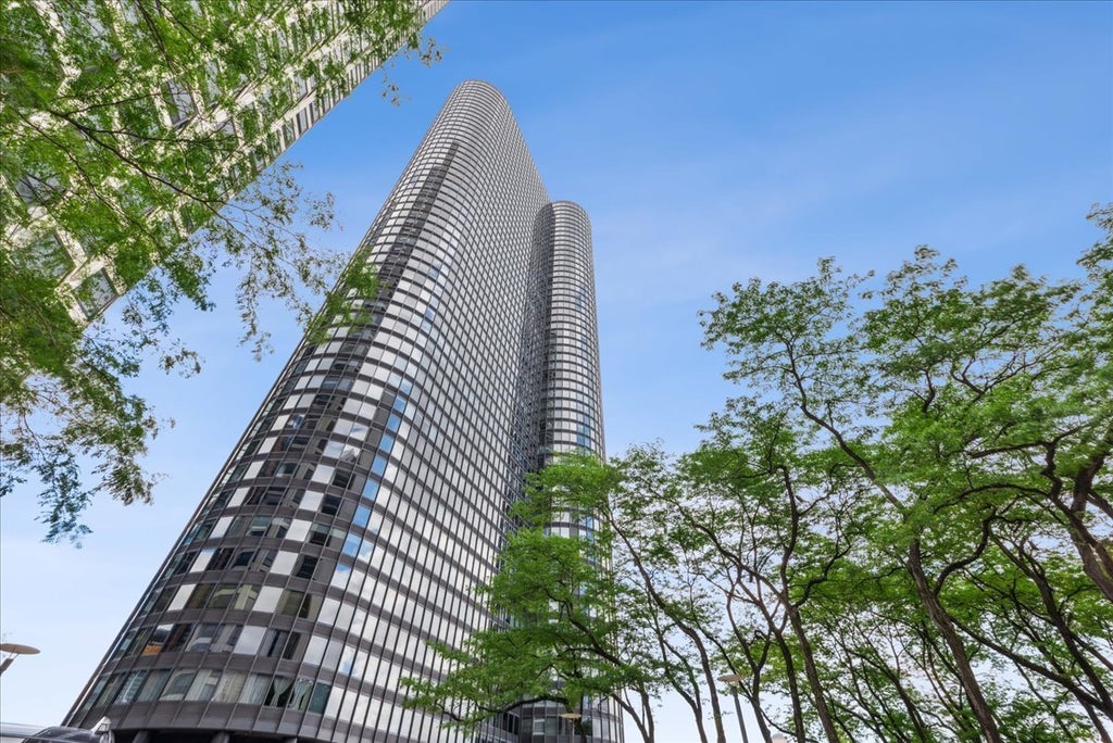 155 North Harbor Drive 614, Chicago, 60601