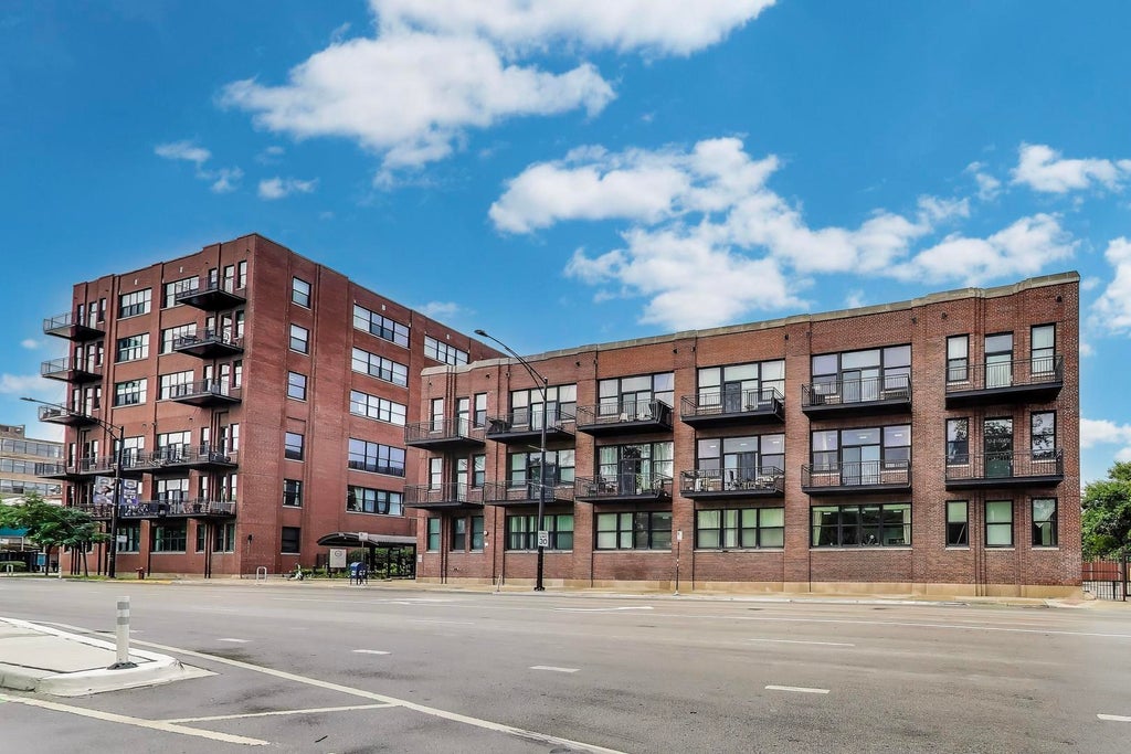 2323 West Pershing Road 124, Chicago, 60609