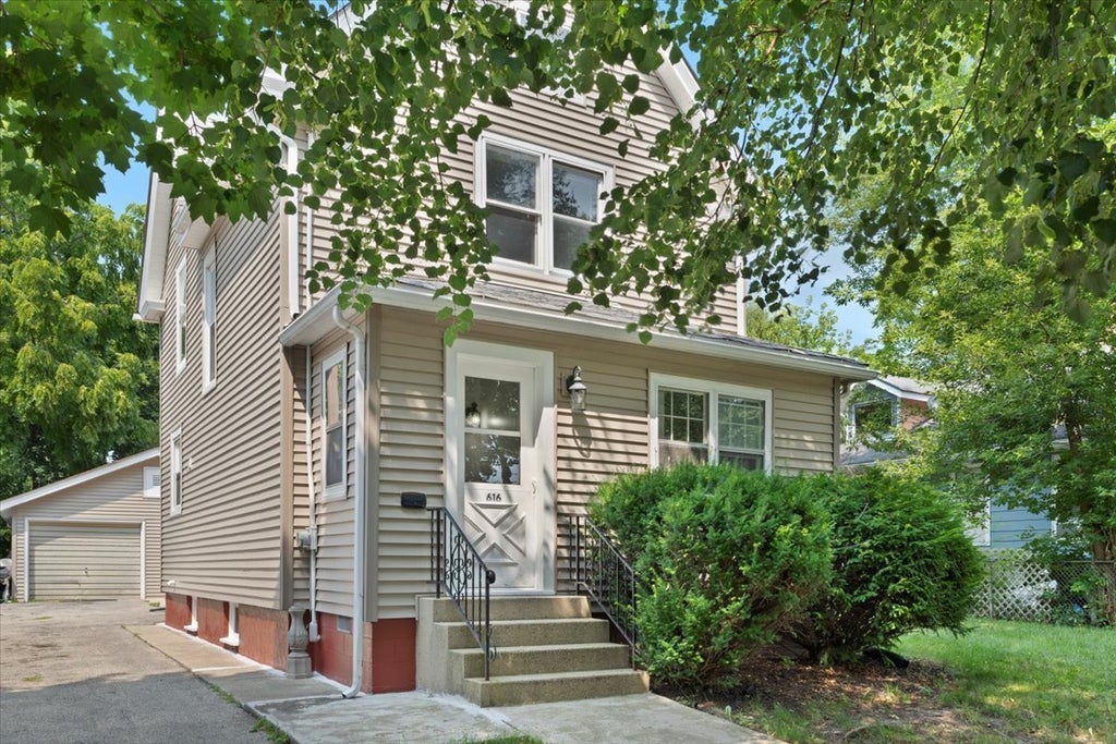 616 4th Street, Waukegan