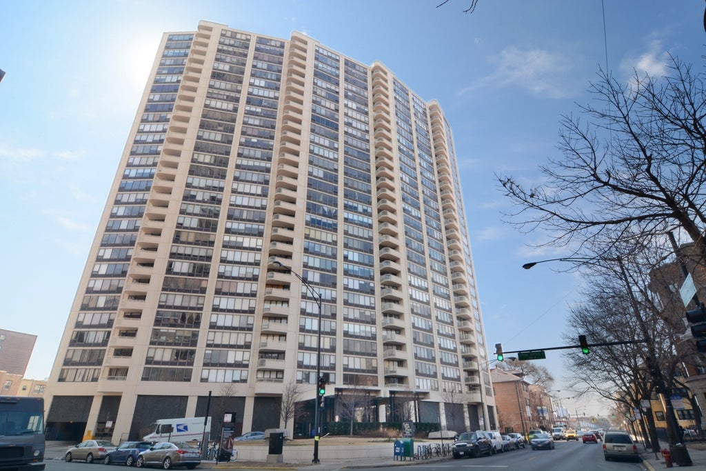 3930 North Pine Grove Avenue 801, Chicago, 60613