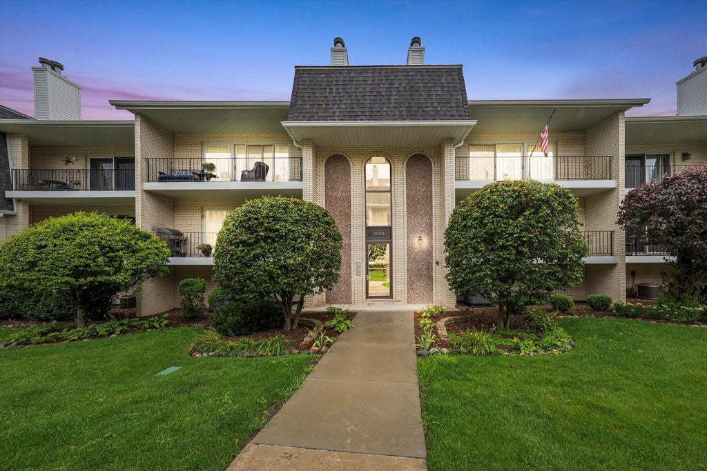 9026 Del Prado Drive 2n, Palos Hills