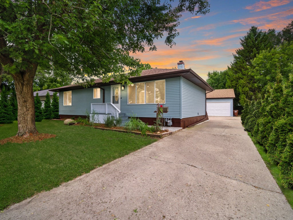 422 Damen Street, Marengo