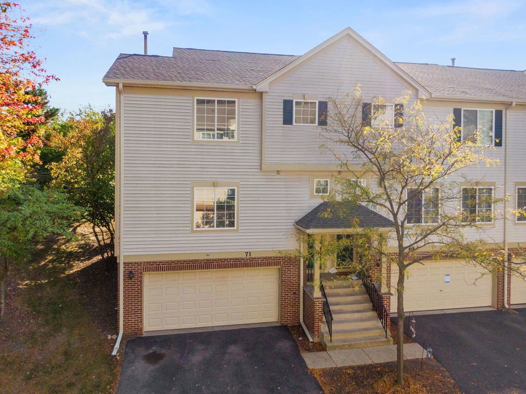 71 Monarch Drive, Streamwood