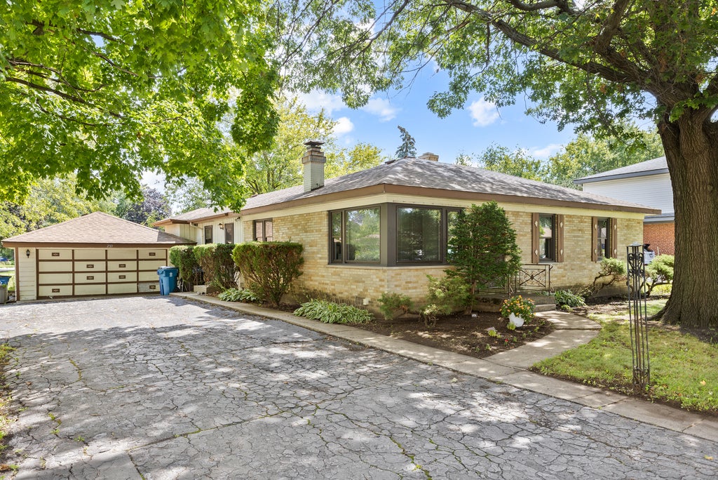 259 Pine Lane, Bensenville