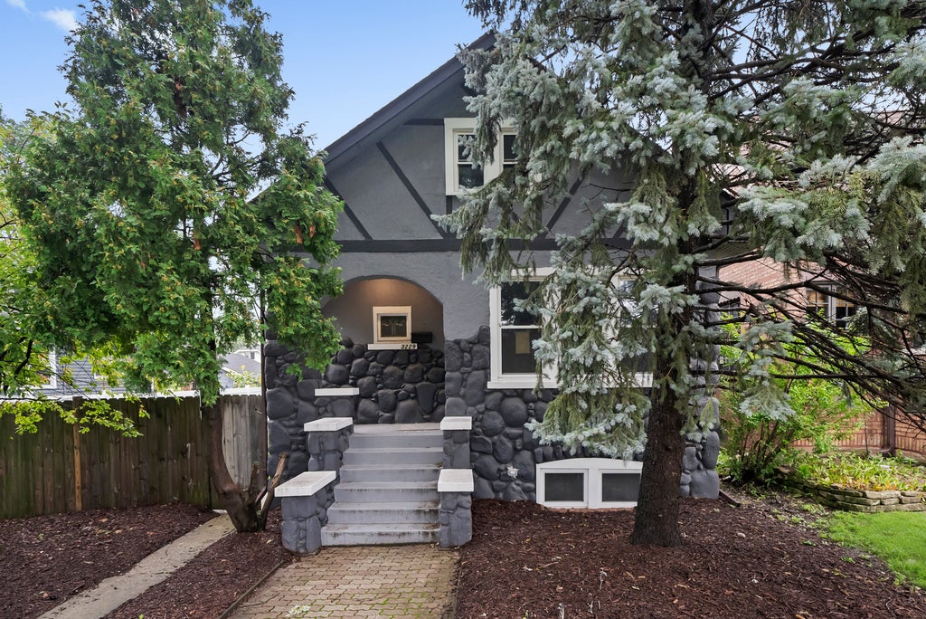 3229 Maple Avenue, Brookfield