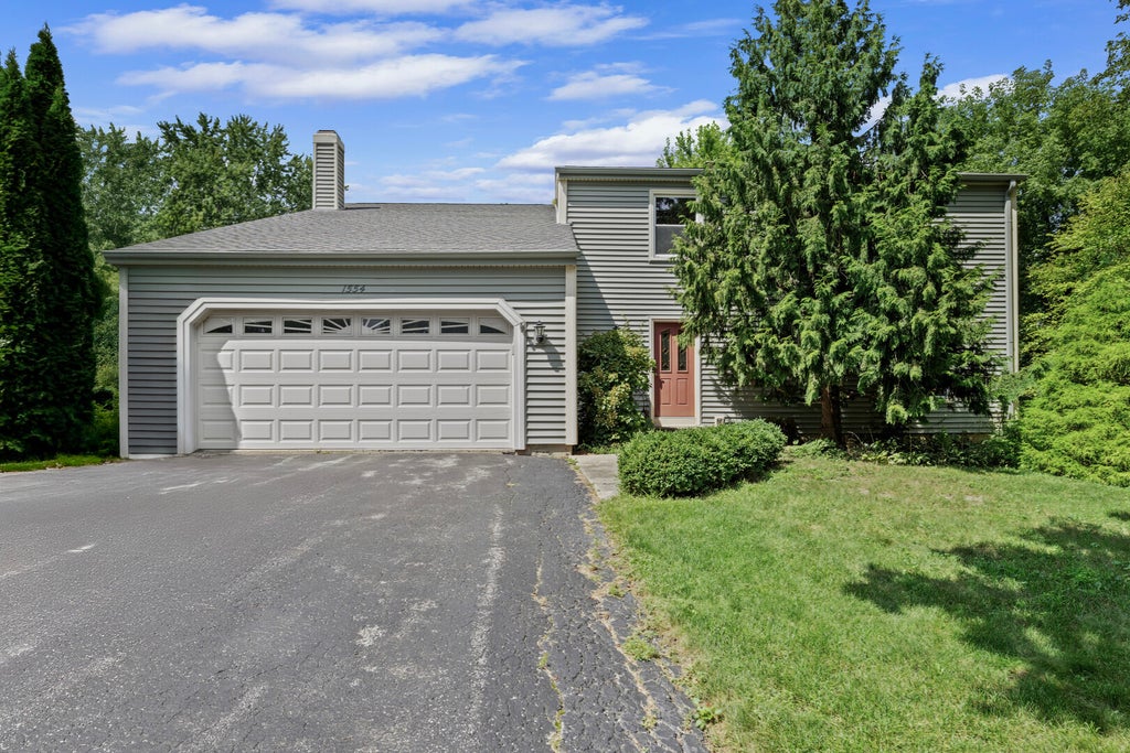 1554 Deer Run, Gurnee