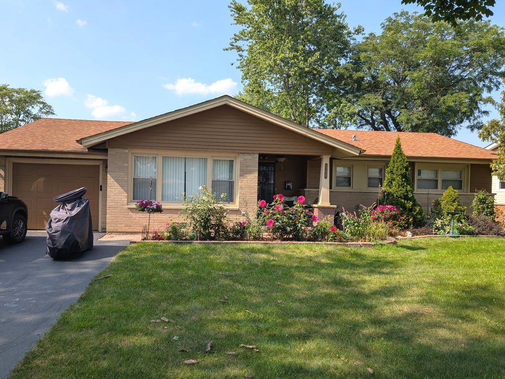 248 Clearmont Drive, Elk Grove Village