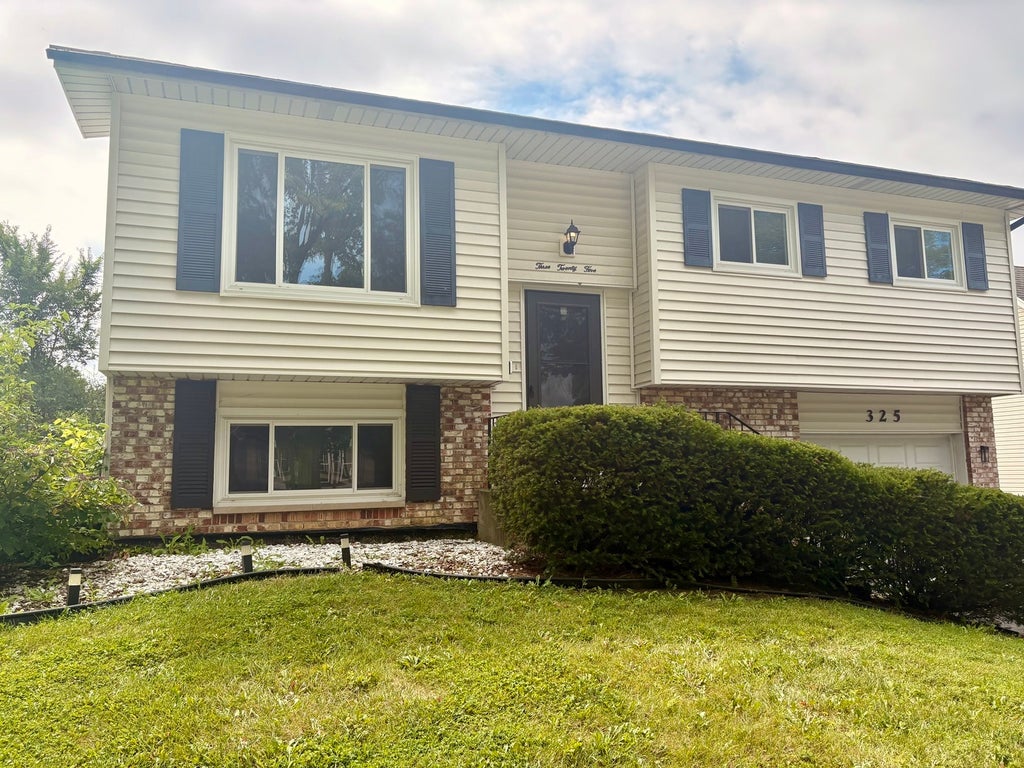 325 Rockhurst Road, Bolingbrook