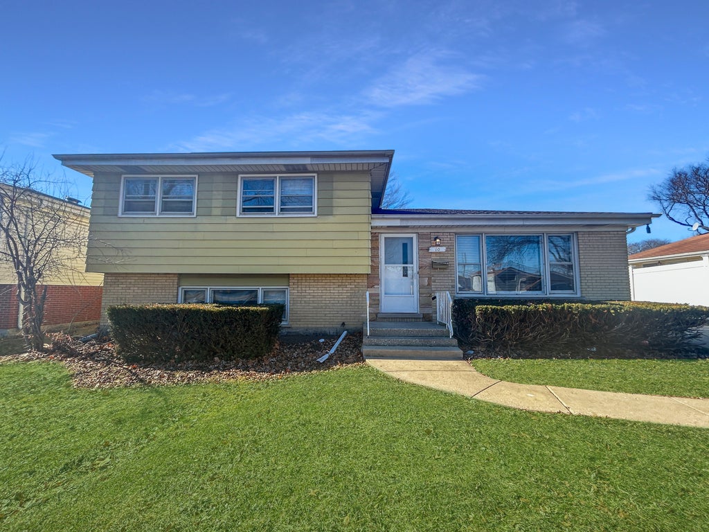 10 North Adams Drive, Addison