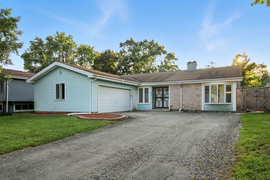 227 Lexington Drive, Bolingbrook