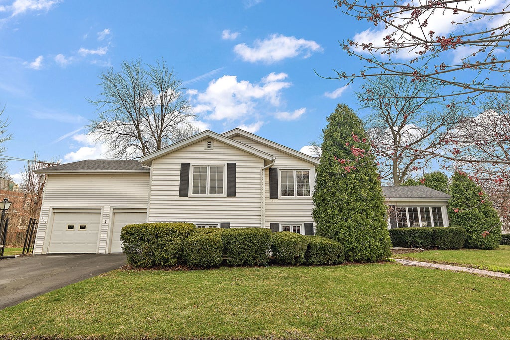 911 Travers Lane, Flossmoor