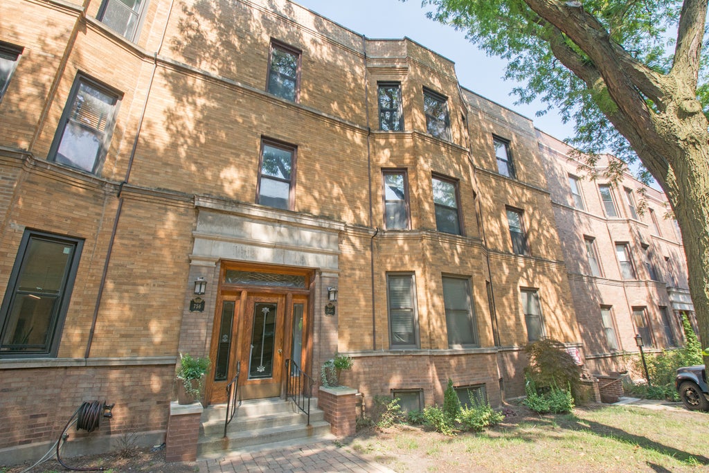 754 West California Terrace 3, Chicago, 60657