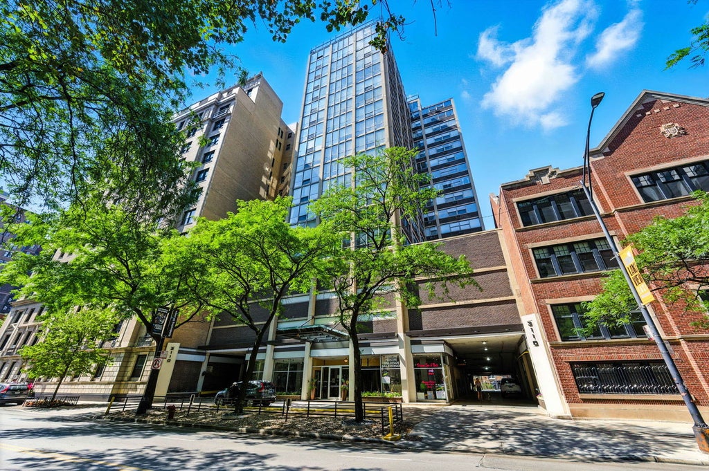 3110 North Sheridan Road 905, Chicago, 60657