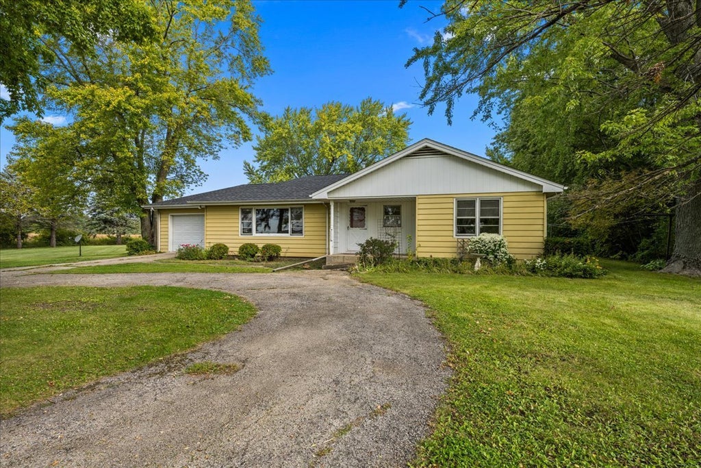 39w258 Seavey Road, Batavia