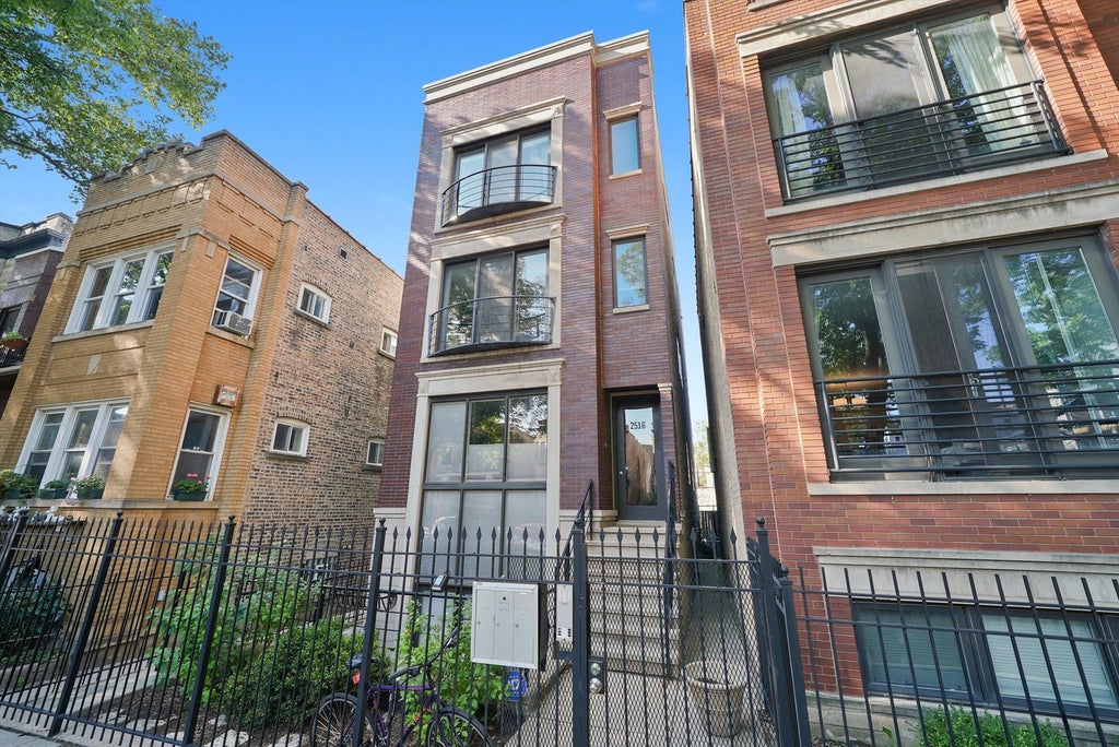 2516 West Iowa Street 2, Chicago, 60622