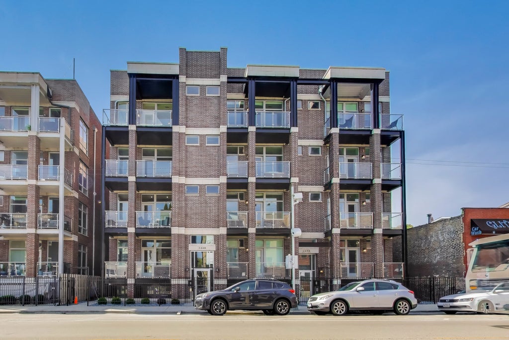2448 North Clybourn Avenue 1, Chicago