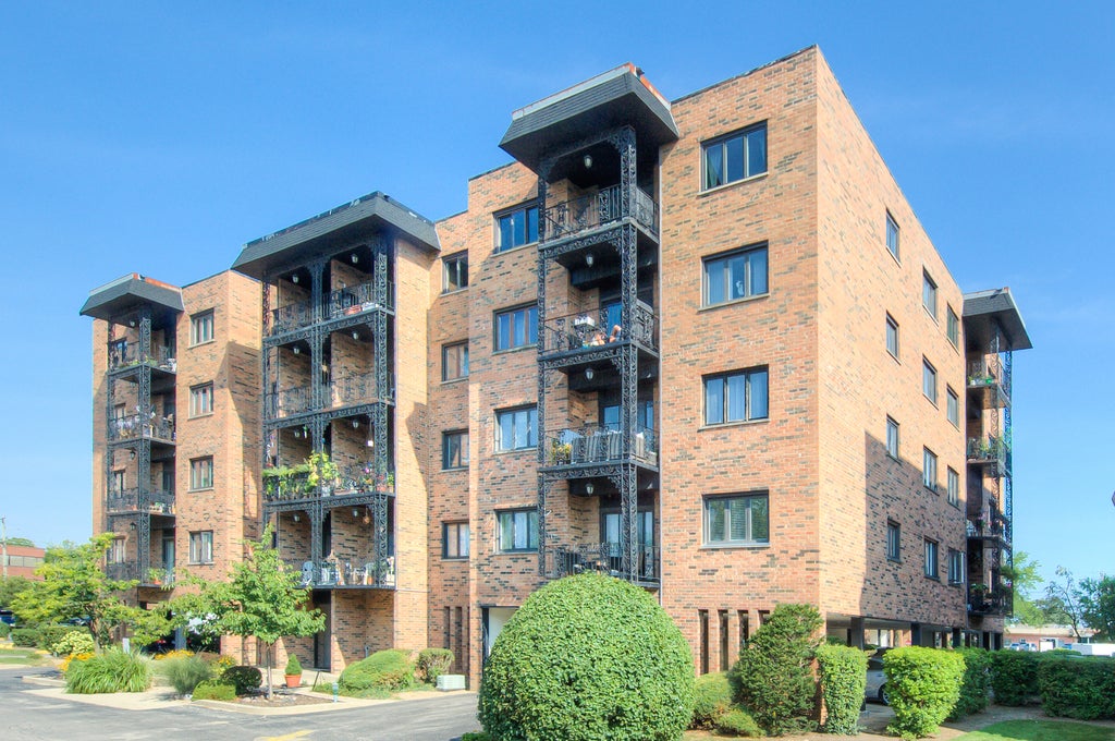 9396 Landings Lane 203, Des Plaines