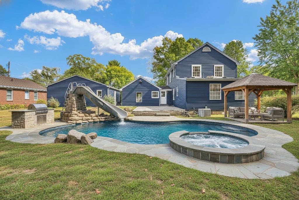 1212 West Healey Street, Champaign