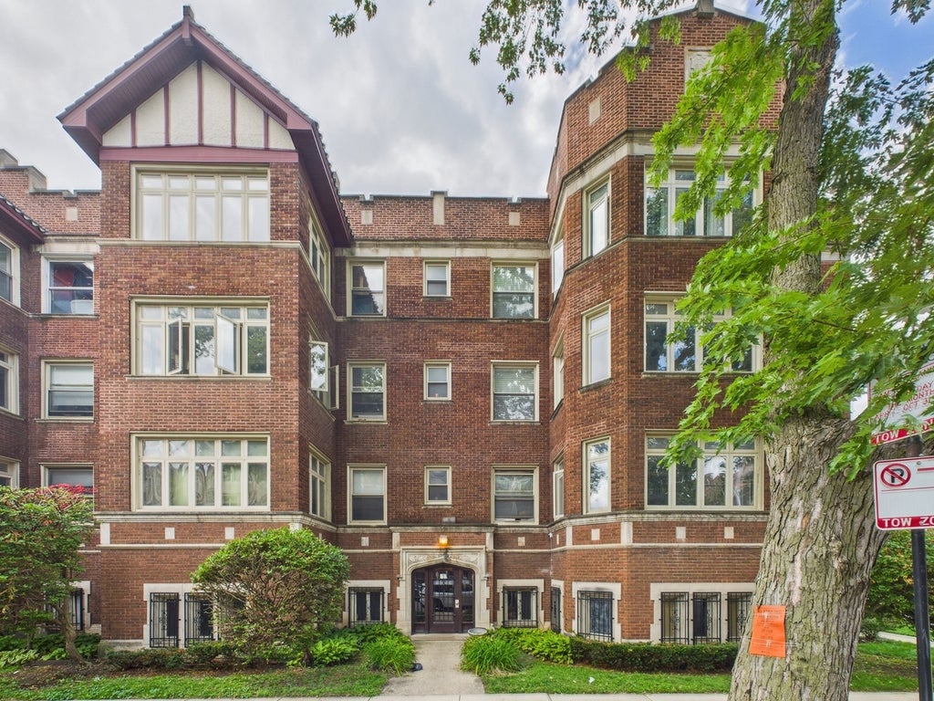 2221 East 68th Street 3, Chicago