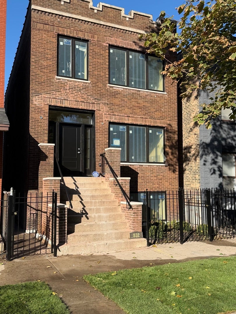 832 North Mozart Street, Chicago, 60622