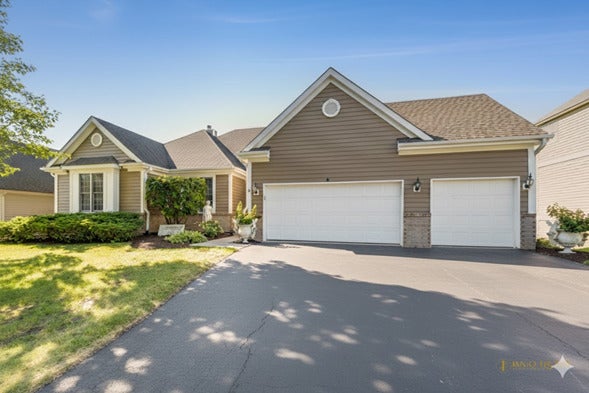 6 Sherwood Court, Lake In The Hills, 60156