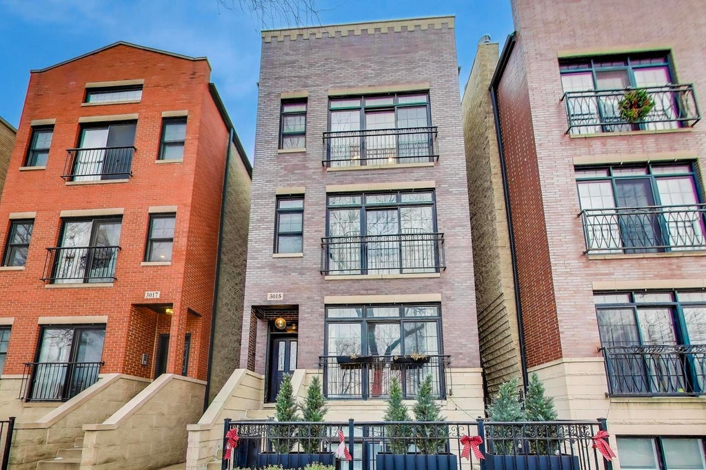 3015 North Damen Avenue 3, Chicago, 60618