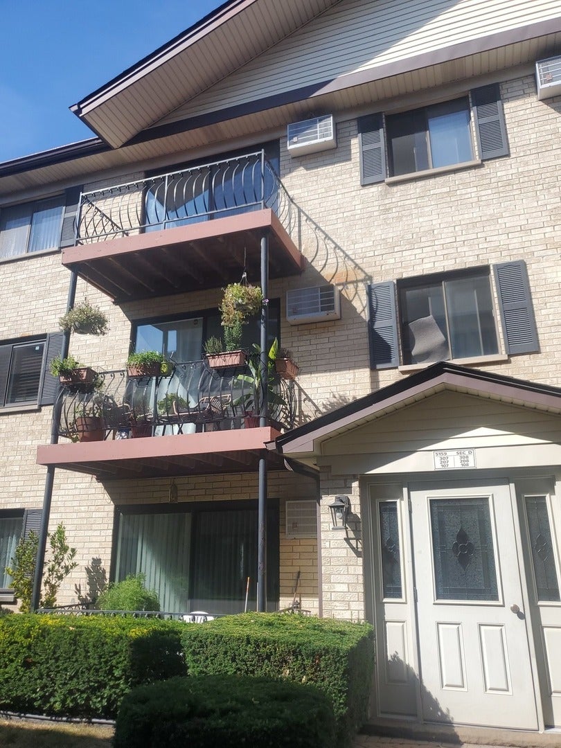 5159 North East River Road 307d, Chicago, 60656