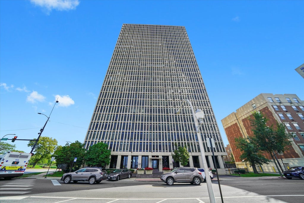 6700 South South Shore Drive 8a, Chicago, 60649