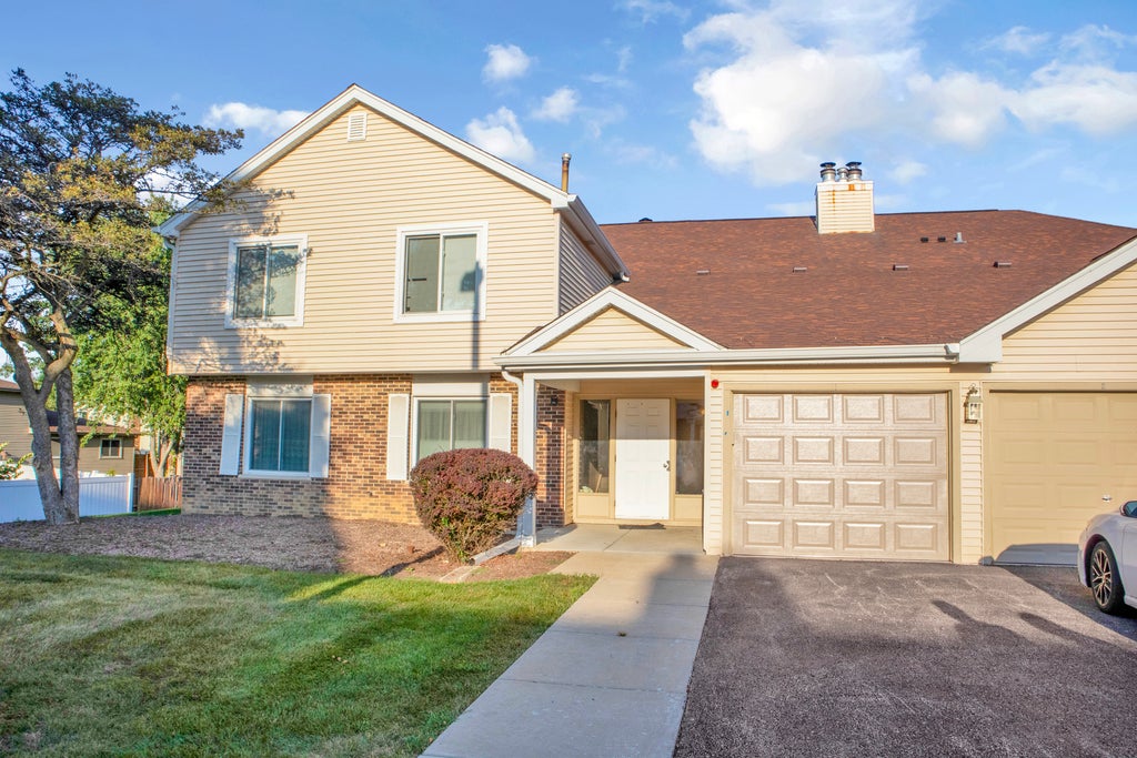 7020 Sussex Court 203, Woodridge, 60517