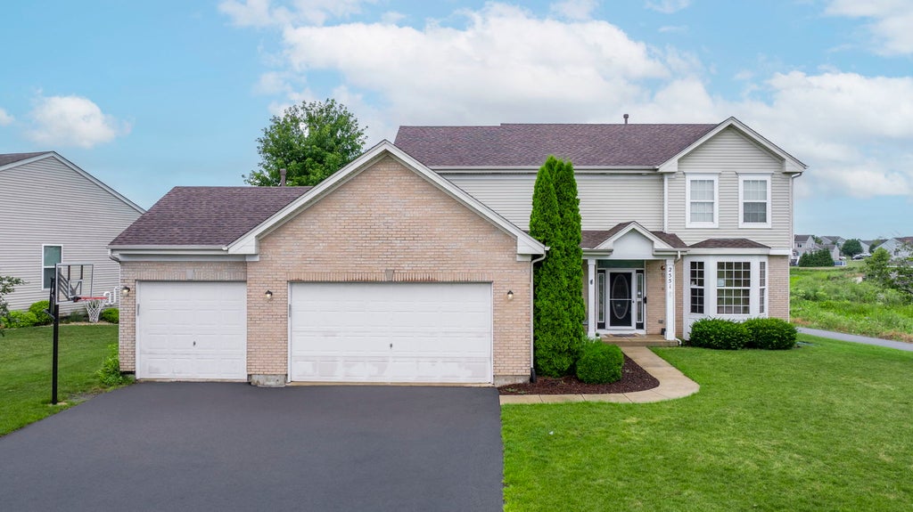 2551 Fairfax Way, Yorkville