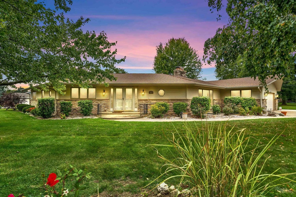 1535 Columbine Drive, Schaumburg