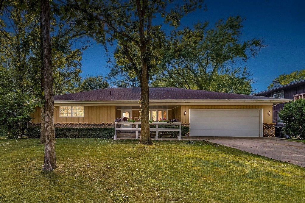 900 Ruth Drive, Elgin