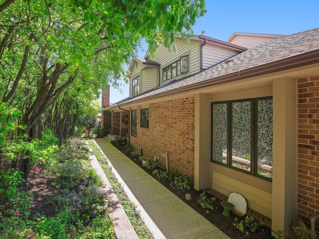 1148 Mistwood Lane, Downers Grove