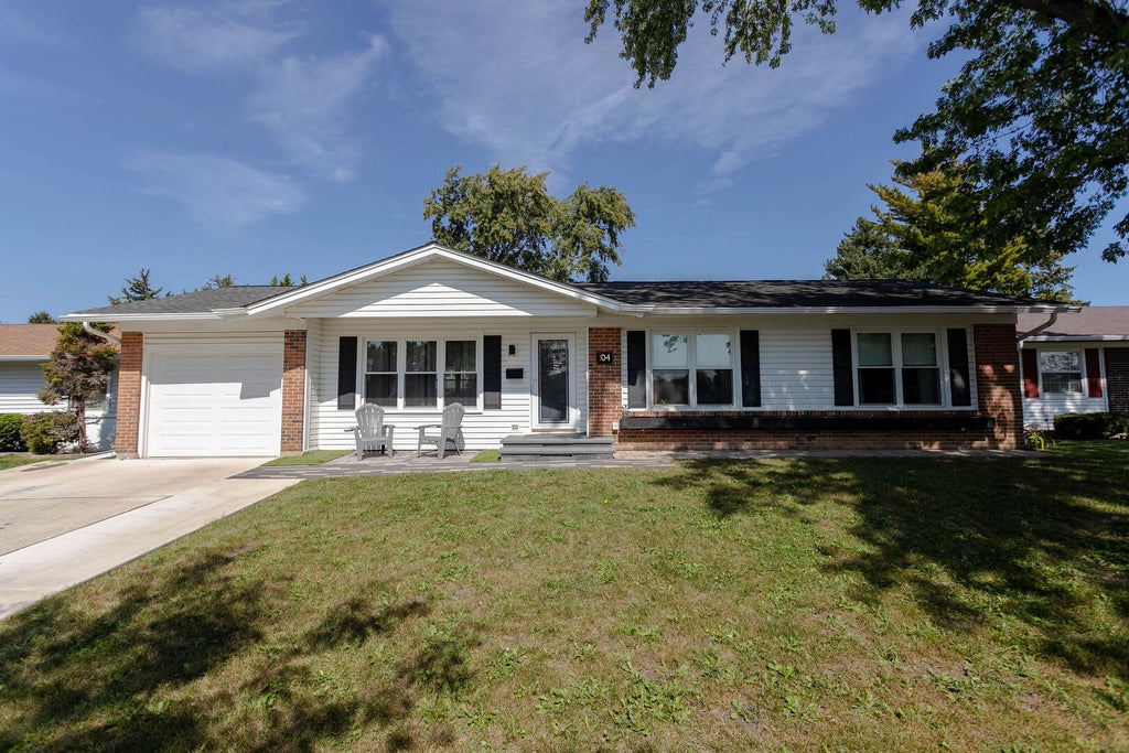 104 Parkchester Road, Elk Grove Village