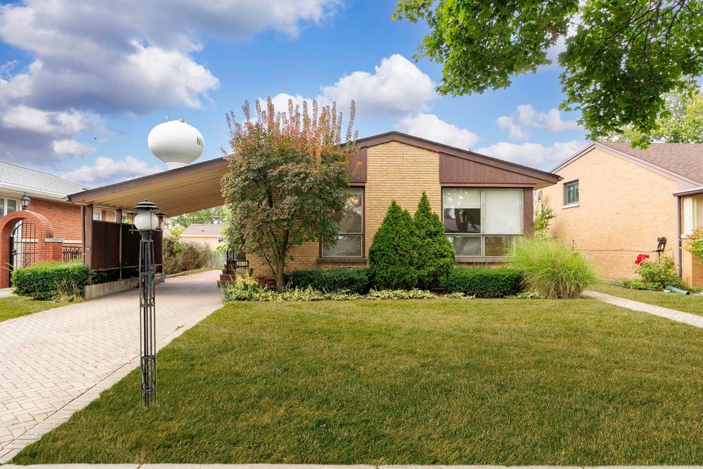 8616 North Oleander Avenue, Niles