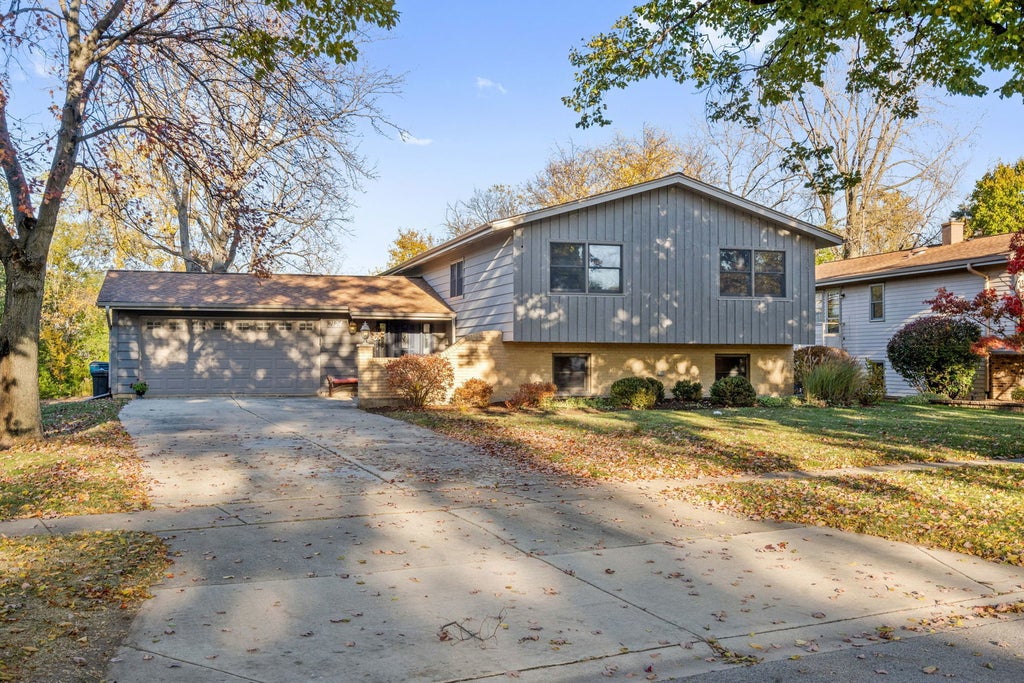 2124 Midhurst Road, Downers Grove